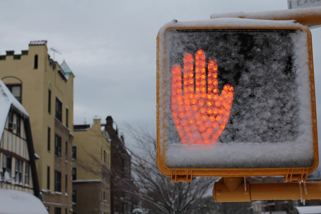 Зимний реагент: зачем нужен, чем лучше соли и как выбрать под ваш объект Зимний реагент: зачем нужен, чем лучше соли и как выбрать под ваш объект